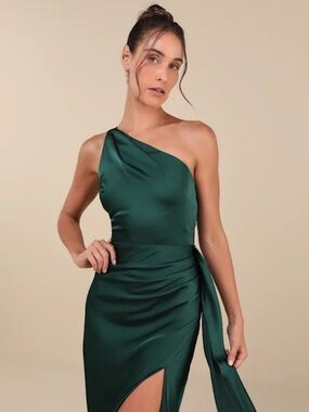 Lulu's One-Shoulder Satin Gown in Emerald Green